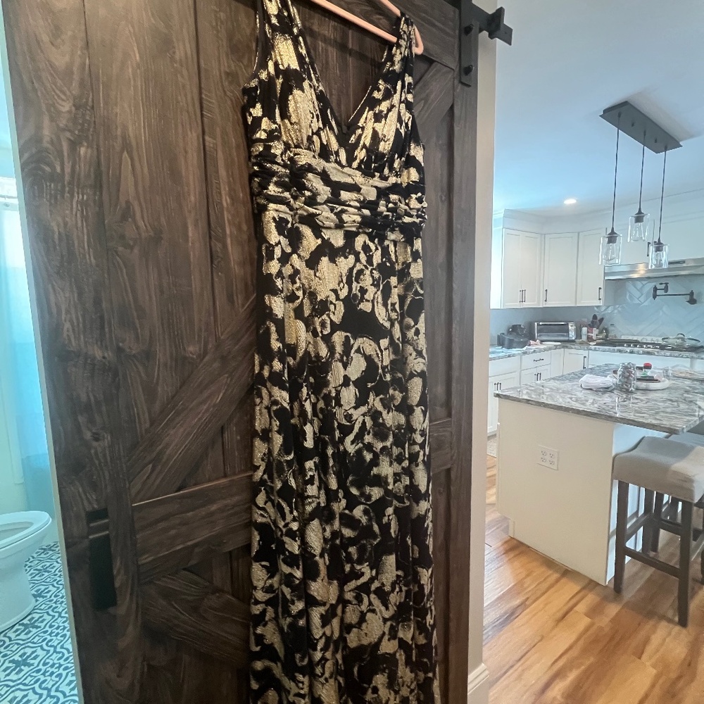 Betsy&Adam Navy & Gold Formal Gown – Size 16 (Pockets!)